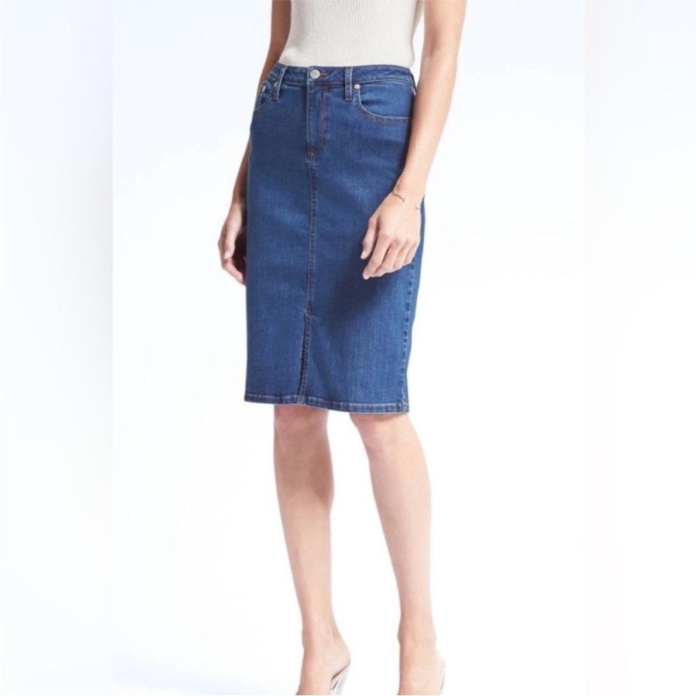 NWT Banana Republic | Women’s Classic Blue Denim Knee Length Pencil Skirt Size 6